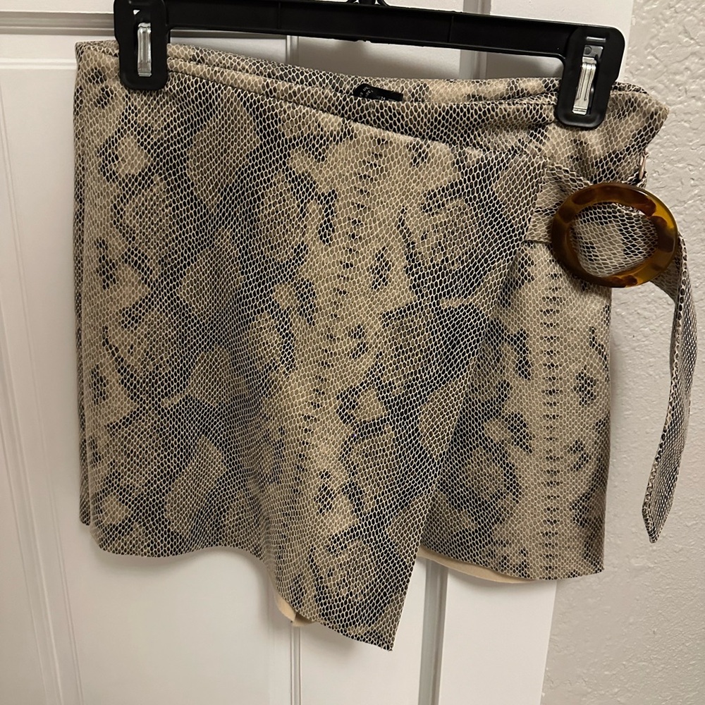 Zara leather snake skin skort with tortoise detailing on the belt